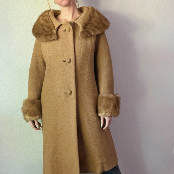 Vintage 1960's Forstmann Frizelda Tan Boucle Wool Fur Trim Swing Coat - Picture 4 of 10